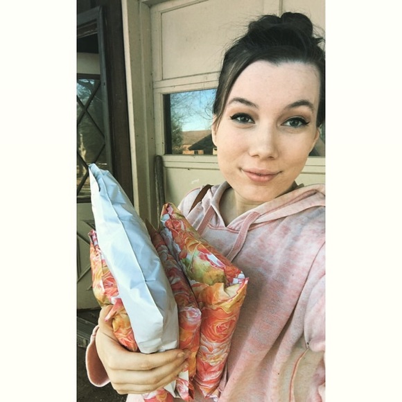 Meet your Posher, Carley - Picture 5 of 8